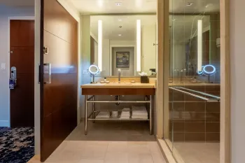 Fox Tower Deluxe Queens