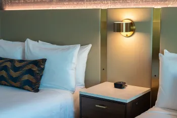 Fox Tower Deluxe Queens