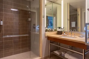 Fox Tower Deluxe King